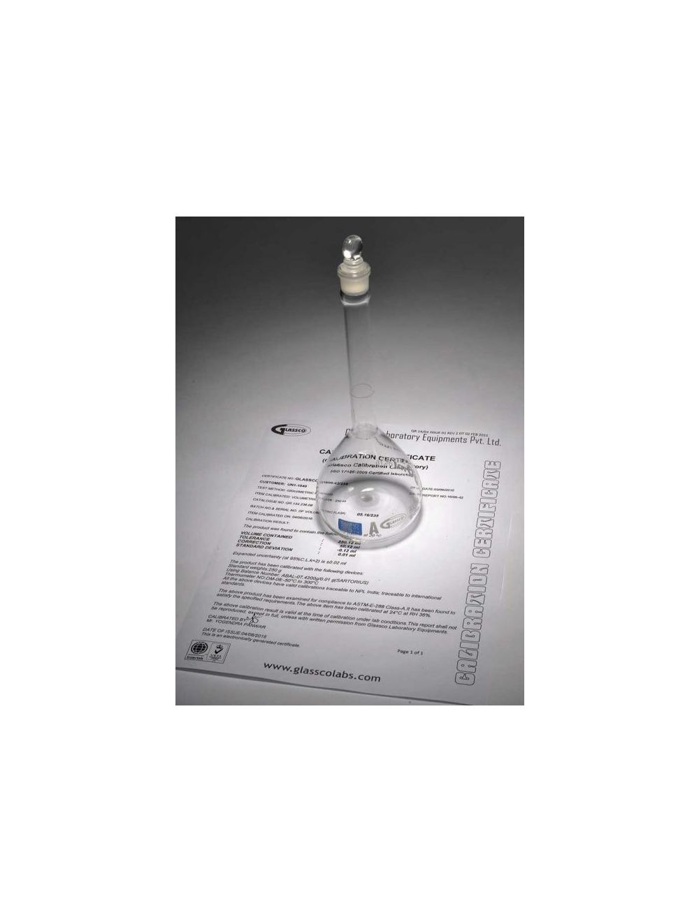 United Scientific® Class A Volumetric Flask with Glass Stopper, QR Code, Individually Certified